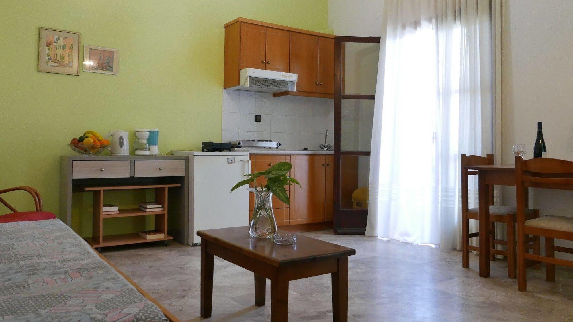 Angela Apartments カト・ダラトソ エクステリア 写真